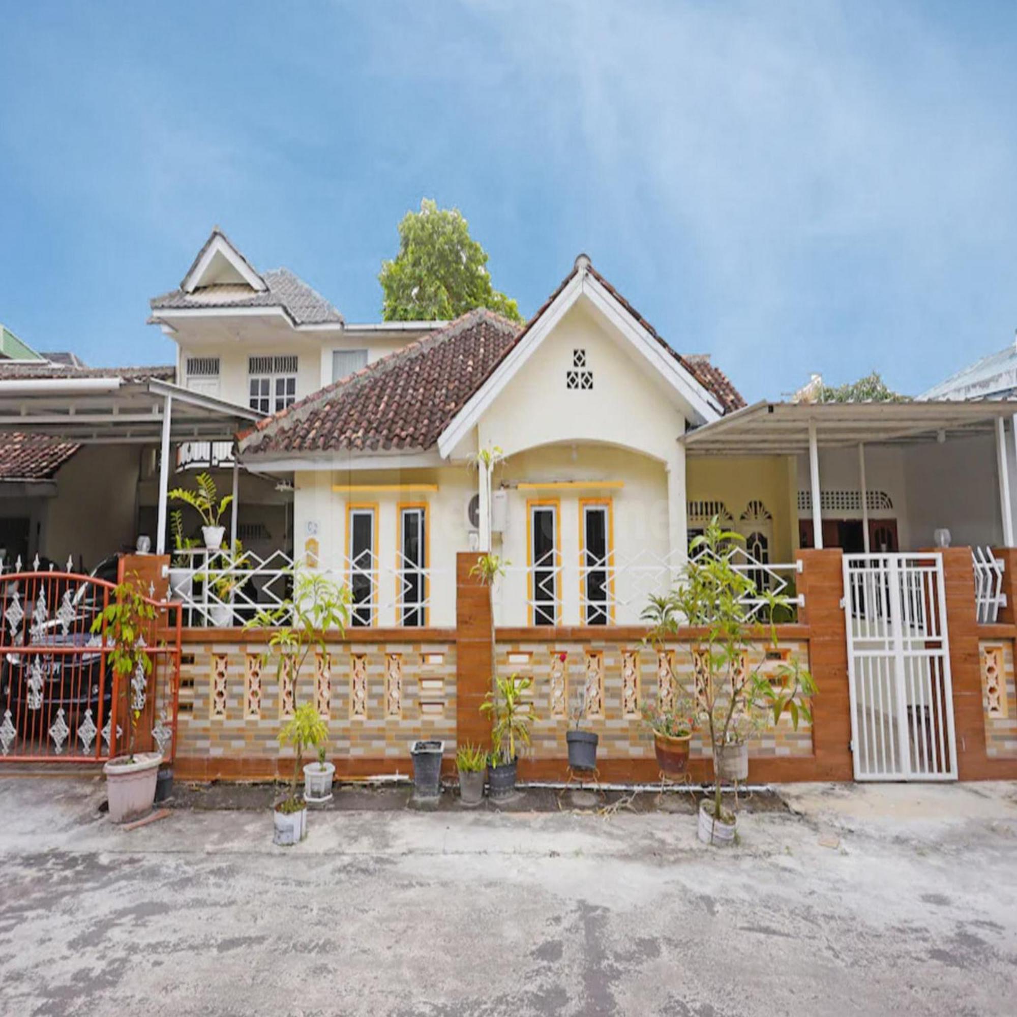 Wisma Pinggir Mitra Reddoorz Tanjung Pinang Buitenkant foto