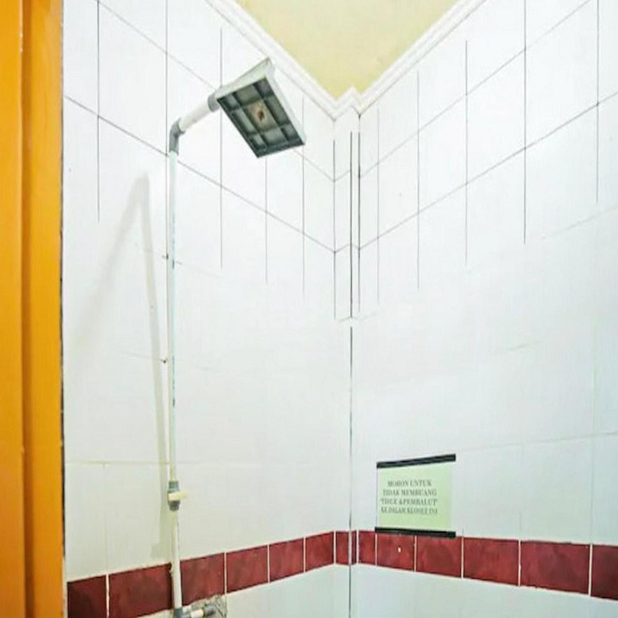 Wisma Pinggir Mitra Reddoorz Tanjung Pinang Buitenkant foto