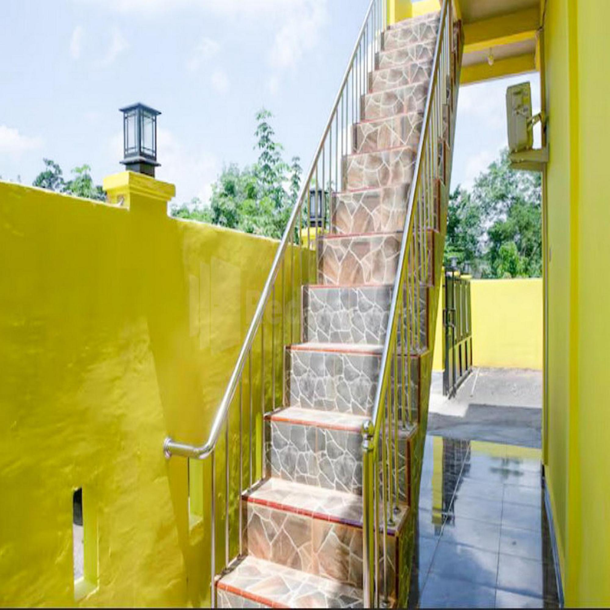 Wisma Pinggir Mitra Reddoorz Tanjung Pinang Buitenkant foto